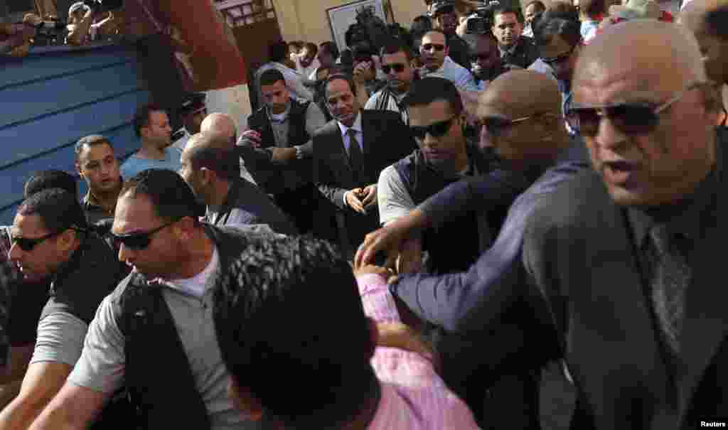Presidential candidate and former army chief Abdel Fattah al-Sissi arrives with his bodyguards at a polling station in Cairo, May 26, 2014.