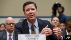 제임스 코미 미 FBI 국장이 7일 의회 청문회에서 힐러리 클린턴 전 국무장관 이메일 사건에 대한 수사 결과를 설명하고 있다.
