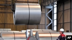 Scène de travail à l'usine sidérurgique Thyssenkrupp de Duisbourg, en Allemagne, le 27 avril 2018. (Photo AP)