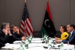 El secretario de Estado de EE. UU., Antony Blinken, reunido en Belín con el el primer ministro interino de Libia, Abdulhamid Dabaiba, tras una conferencia sobre Libia organizada por Alemania el 24 de junio de 2021.