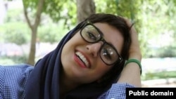 آتنا فرقدانی، فعال مدنی و کارتونیست زندانی در ایران