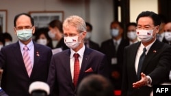 Czech Senate speaker Milos Vystrcil is escorted by Taiwan’s Foreign Minister Joseph Wu, right, and Parliament Speaker Yu Shyi-kun, left, during a press conference at the foreign ministry in Taipei on Sept. 3, 2020. 