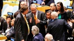 L'ambassadeur des Pays-Bas, Karel van Oosterom, au centre, pendant une réunion du Conseil de sécurité de l'ONU, New York, le 28 juin 2016. 