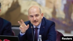 Menteri Dalam Negeri Turki Suleyman Soylu berbicara selama konferensi pers di Istanbul, Turki, 21 Agustus 2019. (Foto: Reuters)