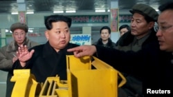 지난해 3월 김정은 북한 국무위원장이 태성기계공장을 시찰했다고 관영 조선중앙통신이 전했다.