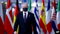 El presidente de Lituania, Gitanas Nauseda, a su llegada a una cumbre de la UE en la sede del Consejo e Europa, en Bruselas, el 16 de diciembre de 2021.