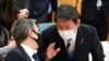 Menlu AS Antony Blinken berbicara dengan Menlu Jepang Toshimitsu Motegi dalam pertemuan di Tokyo, Jepang, Selasa (16/3). 