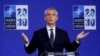 Sekjen NATO Jens Stoltenberg memberikan konferensi pers pada KTT NATO di Brussel, Belgia, Senin (14/6).