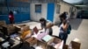 Docente venezolano: “una persona que lava carros en la calle gana más que un maestro”