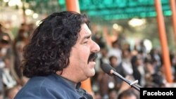 پی ٹی ایم کے رہنما، علی وزیر، فائل فوٹو