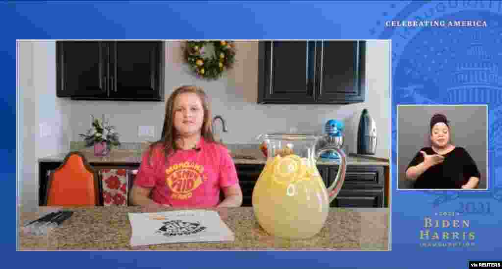 Morgan Marsh-McGlone de 8 años en Wisconsin que comenzó un puesto de limonada virtual que ha recaudado dinero para alimentar a familias en inseguridad alimentaria, habló en "Celebrating America" durante la ceremonia de Joe Biden como presidente de EE.UU.