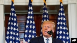 El presidente Donald Trump habla durante la firma de la proclama por los 100 años de la ratificación de la 19na. Enmienda de la Constitución de EE.UU. el 18 de agosto de 2020.