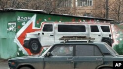 A big increase in the number of new drivers in Russia has led to traffic jams in major cities