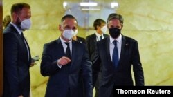 El ministro de Relaciones Exteriores alemán, Heiko Maas, y el secretario de Estado de Estados Unidos, Antony Blinken, llegan para dirigirse a una conferencia de prensa conjunta en Berlín, el 23 de junio de 2021.