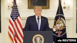 El presidente saliente Donald Trump se dirige al pueblo estadounidense en un video emitido el jueves en la noche por medio de las redes sociales.