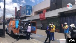 Los lavamanos de Chepe también son usados por habitantes de la calle y transeúntes en San José, en Costa Rica.