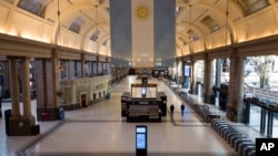 Vista de la estación de tren de Retiro que luce sin viajeros debido a una huelga general contra las reformas del presidente Javier Milei en Buenos Aires, Argentina, el jueves 9 de mayo de 2024.