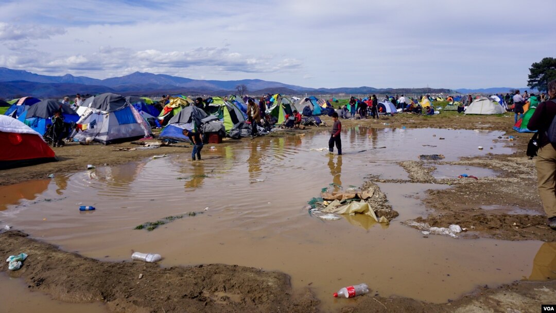 Torrential rains have flooded parts of the makeshift refugee camp in the Greek village of Idomeni, near the border with Macedonia. Inhospitable weather adds to the migrants' anxieties. (J. Dettmer/VOA)