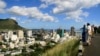 Une vue surplombant Port Louis, la capitale de l'Île Maurice, le 6 juin 2008. Reuters / Ed Harris