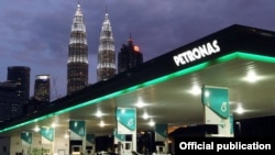 Perusahaan energi plat merah Malaysia, Petronas, berencana memangkas jumlah karyawan untuk menjamin kelangsungan operasionalnya di masa depan. (Foto: Courtesy)