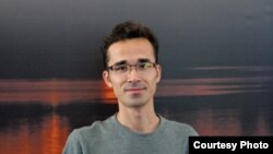 Evin zindanında saxlanılan türkmən fizikçi Ümid Kövkəbi