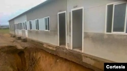 Escola do Kindondo ameaçada por ravina no Quimbele, Uíge.