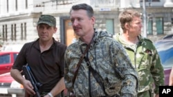Igor Girkin, centar, stiže na vjenčanje komandira voda u Donjeck, Ukrajina, 11. jula 2014.