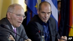 German Finance Minister Wolfgang Schaeuble, left, and Greece Finance Minister Yanis Varoufakis address the media during a joint press conference as part of a meeting in Berlin, Germany, Feb. 5, 2015. 