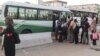 Connecté partout à Abidjan, même dans le bus !