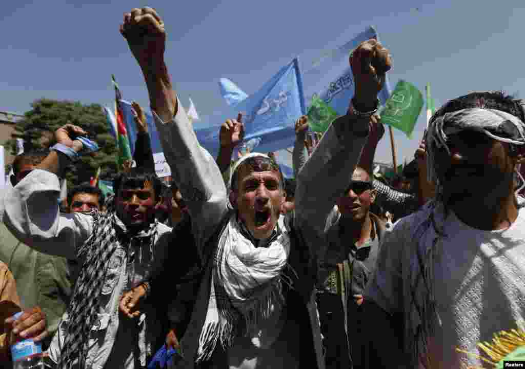 Afghans shout slogans during a protest to support presidential candidate Abdullah Abdullah, in Kabul, June 27, 2014.