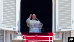 "Desde hace tiempo siento en el corazón el profundo dolor, sufrimiento", dijo el Papa.