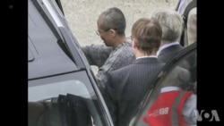 廖亦武等人在柏林机场欢迎刘霞