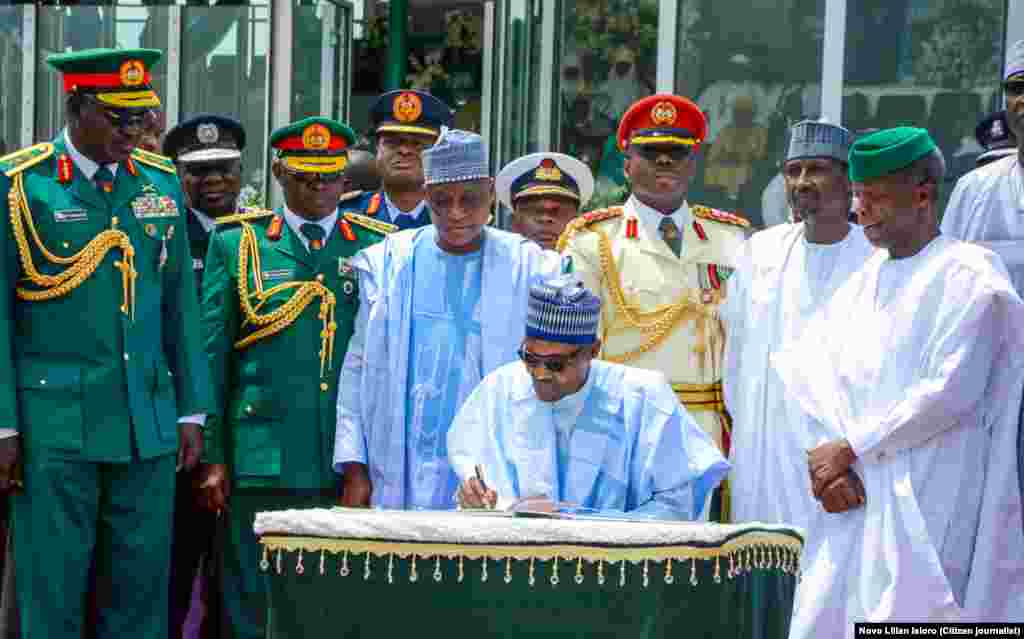 Shugaban Najeriya Muhammadu Buhari, Mataimakin shugaban Kasar Yemi Osembajo, Ministan Tsaro tare da Babban Hafsan Hafsoshin Najeriya sun halarci taron bikin cika shekaru 58 da samun yanci kai daga kasar Inglila a Abuja, Ranar Litinin 1 daga Watan Oktoba shkarar 2018. 