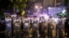 2019年7月2日在抗议者冲进香港立法会后，香港防暴警察对立法会外街道进行清场行动。