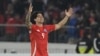 El delantero chileno Víctor Dávila celebra después de anotar el segundo gol de su equipo durante el partido amistoso internacional de fútbol entre Chile y Paraguay en el Estadio Nacional en Santiago el 11 de junio de 2024.