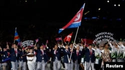 지난 2012년 7월 영국 런던 하계올림픽 개막식에서 북한 선수단이 입장하고 있다. (자료사진)