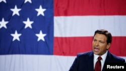 Imagen de archivo del gobernador de Florida, Ron DeSantis, durante un acto de campaña en 2022 en Tampa, Florida. 