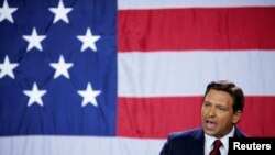 ARCHIVO - El gobernador de Florida, Ron DeSantis, durante un acto de campaña en Tampa, EEUU, en noviembre de 2022.