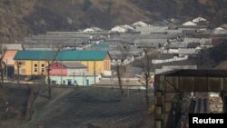 지난해 4월 중국 단둥에서 바라본 북한 신의주. (자료사진)
