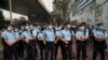 Activistas a favor de la democracia de Hong Kong comparecen ante tribunal
