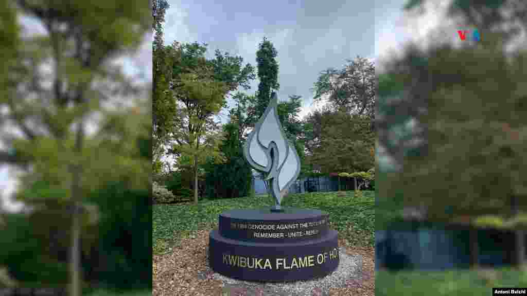 Kwibuka Flame of Hope:&nbsp;La estatua &quot;Kwibuka Flame of Hope&quot;, un regalo de la República de Ruanda, fue instalada el 11 de septiembre de 2024 en el área del jardín norte de la sede de las Naciones Unidas en Nueva York. La llama Kwibuka simboliza la resiliencia y el coraje del pueblo ruandés desde el genocidio contra los tutsi en Ruanda en 1994, cuando más de un millón de personas fueron asesinadas sistemáticamente tras años de desinformación, información errónea y discursos de odio que exacerbaron las tensiones étnicas.