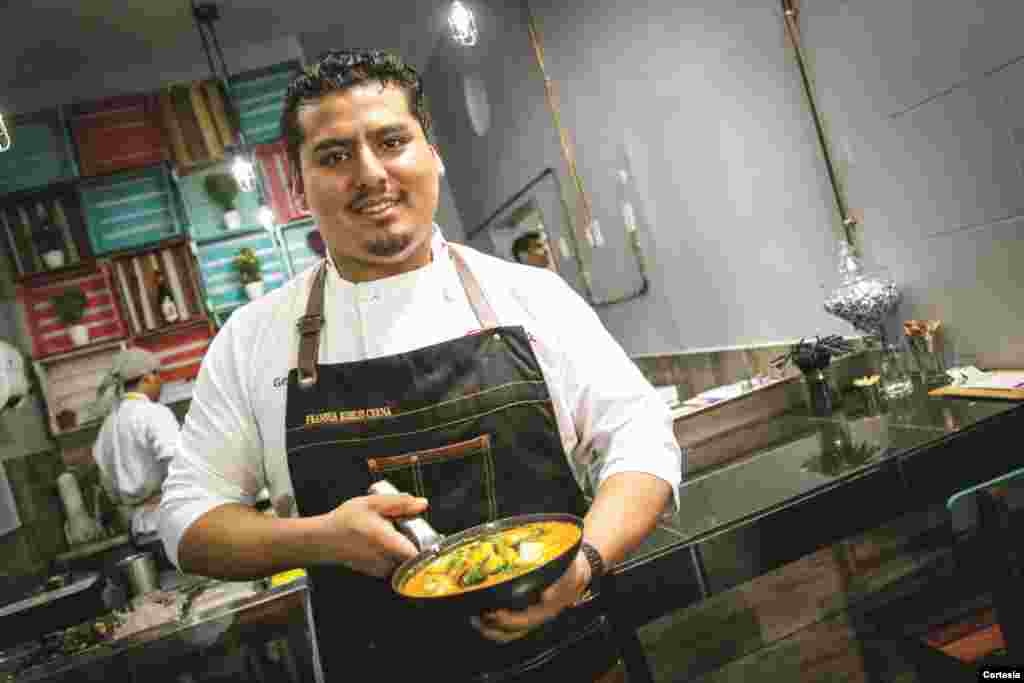 El chef peruano Fransua Robles Cerna propietario del restaurante de "La Picante" llega a la Sexta Feria Gastronómica Taste of Peru Washington DC 2018.