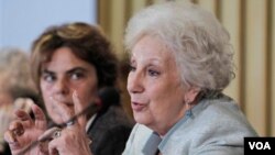 A la ceremonia asistirían también otras abuelas de la Plaza de Mayo y algunos de los 105 nietos que han podido recuperar su identidad.nietos