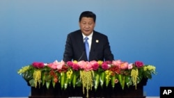 Presiden China Xi Jinping menyampaikan pidato pembukaan KTT APEC CEO sebagai bagian dari KTT APEC di China National Convention Center di Beijing, 9 November 2014. 