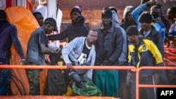 Migranti se iskrcavaju na Kanarskim ostrvima nakon akcije spasavanja na moru (Foto: Antonio SEMPERE / AFP)