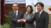 台湾总统蔡英文2017年9月5日宣布行政院长换人，由林全（左）换成赖清德（右）（美国之音黎堡拍摄）