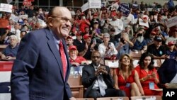 Los investigadores federales de Nueva York están investigando los negocios de Giuliani, inclusive la posibilidad de que nunca divulgó estar actuando en nombre de un estado extranjero.