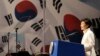 박근혜 한국 대통령이 지난달 15일 서울에서 열린 제 69주년 광복절 기념식에서 경축사를 하고 있다. 박 대통령은 한국 평창에서 열리는 유엔 생물다양성협약 총회에 북측 대표단의 참여를 제안했다.