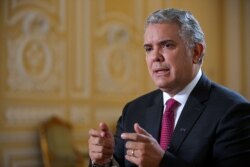 ARCHIVO - El presidente de Colombia, Iván Duque, habla con Reuters en Bogotá, el 25 de marzo de 2021,
