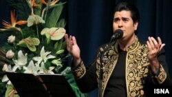 او روز پنجم بهمن ماه به دلیل آنچه "حضور در یک شبکه ماهواره‌ای غیرمجاز" خوانده شد٬ از جدول برنامه‌های جشنواره موسیقی فجر کنار گذاشته شده بود.